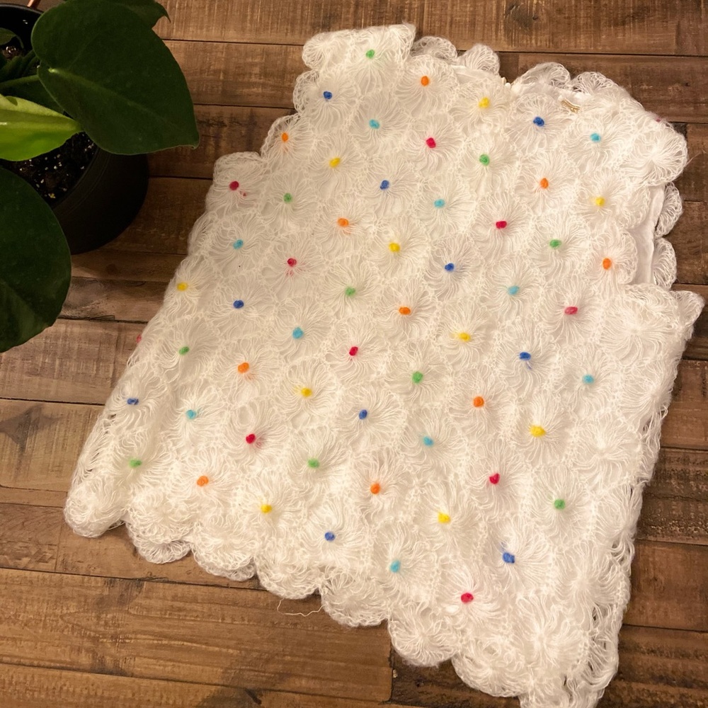 VINTAGE Hand Crochet Pom‎ Tank